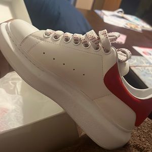 Alexander mcqueeens size 7.5 womens